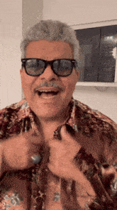 Luis Guzman Loueyfromthehood Puerto Rican Tito Nieves Neves Dancing Goofy Dad Dance Funny Oh No Dramatic Shakes Hand Nope GIF - Luis Guzman Loueyfromthehood Puerto Rican Tito Nieves Neves Dancing Goofy Dad Dance Funny Oh No Dramatic Shakes Hand Nope Im Sorry Chill Chile Ayo Swing Let Me Break It Down Anyway GIFs