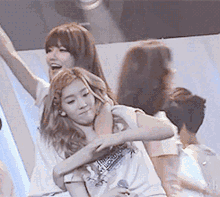 snsd girls generation sooyoung taeyeon hug