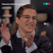 Aplaudiendo Paula Pareto GIF - Aplaudiendo Paula Pareto Masterchef Argentina GIFs