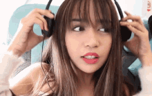 Riva Quenery Surprised GIF - Riva Quenery Surprised Headphones GIFs