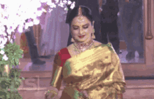 Rekha Rekhaji Bhanurekha Bollywood GIF - Rekha Rekhaji Bhanurekha Bollywood GIFs