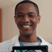 Chuckle J August Richards GIF - Chuckle J August Richards Oliver Post GIFs