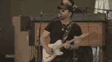Playing Guitar Lee Brice GIF - Playing Guitar Lee Brice Stagecoach GIFs