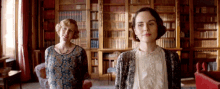 Looking Around Lady Mary Talbot GIF - Looking Around Lady Mary Talbot Michelle Dockery GIFs