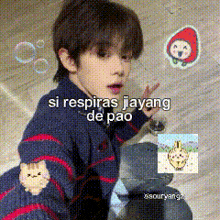 a young boy is wearing a blue and red striped shirt with a sticker on his arm that says si respiras jayang