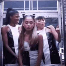 Ariana Grande Dancing GIF - Ariana Grande Dancing Squad GIFs