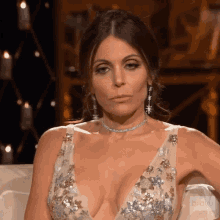 Look Away Real Housewives Of New York GIF - Look Away Real Housewives Of New York Rhony GIFs