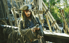 Pirates Of The Caribbean Jack Sparrow GIF - Pirates Of The Caribbean Jack Sparrow Costume GIFs