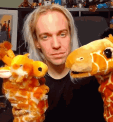 John Robertson Giraffes GIF - John Robertson Giraffes Necking GIFs