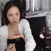 a woman holding a fork in front of a screen that says ' dedz2020 '