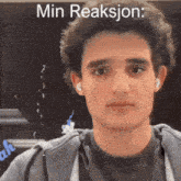 a young man wearing ear buds looks at the camera with the caption min reaksjon written above him