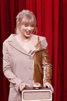 Taylor Swift Laugh GIF - Taylor Swift Laugh GIFs