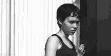 Ellen Page Hide GIF - Ellen Page Hide Hiding GIFs