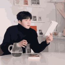 Reading 김선호 GIF - Reading 김선호 Kimseonho GIFs