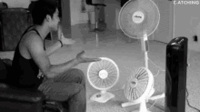 Mucho Calor GIF - Electric Fan Hot Summer Heat GIFs