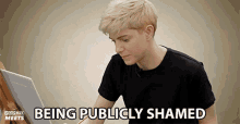 Being Publicly Shamed Mae Martin GIF - Being Publicly Shamed Mae Martin Popbuzz GIFs