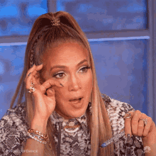 Wiping Tear J Lo GIF - Wiping Tear J Lo Jennifer Lopez GIFs