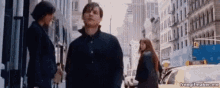 Tobey Maguire Walking GIF - Tobey Maguire Walking Emo GIFs