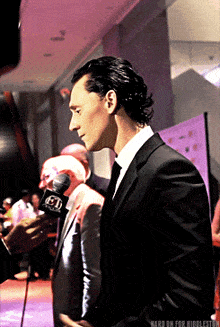 Loki Tom Hiddleston GIF - Loki Tom Hiddleston Marvel GIFs