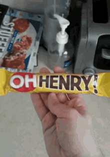 Oh Henry Chocolate Bar GIF - Oh Henry Chocolate Bar Candy Bar GIFs
