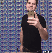 mirror selfie selfie smile guy