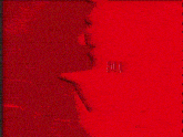a red and black box with the word que on it