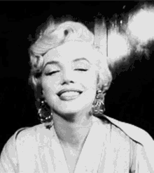 Marilyn Monroe Kiss GIF
