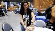 a woman wearing a t-shirt that says une mpl uva e