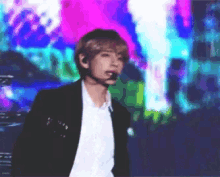 Tae Chewing Gum GIF - Tae Chewing Gum Cool Walk GIFs