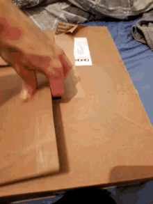 Package Open Box GIF - Package Open Box Dop Douche Cream GIFs