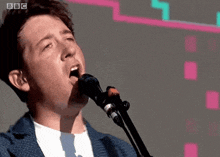 Guy-singing Band-the-wombats GIF