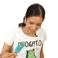 a woman wearing a white t-shirt that says " gato " on it
