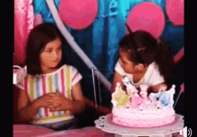 Litte Girl Fighting Hair Grab GIF - Litte Girl Fighting Hair Grab Birthday GIFs