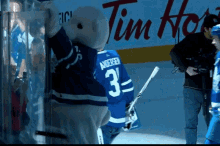 Toronto Maple Leafs Carlton The Bear GIF - Toronto Maple Leafs Carlton The Bear Mascots GIFs