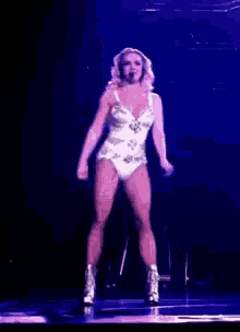 Britney Spears GIF - Britney Spears Swaying GIFs