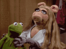 Muppet Show Miss Piggy GIF - Muppet Show Miss Piggy Kermit GIFs