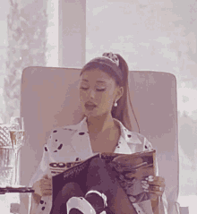 Ariana Grande Reading GIF - Ariana Grande Reading Book GIFs