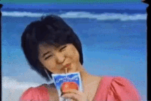 昭和　昭和時代　ドリンク　ジュース　海　懐かしい　昔 GIF - Showa Japan Drink GIFs
