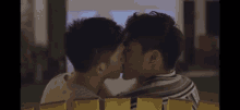 Gaya Sa Pelikula Kiss GIF - Gaya Sa Pelikula Kiss Gay GIFs