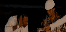 Don Omar Recibe Dinero GIF - Don Omar Don Omar GIFs