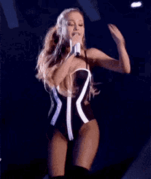 Ariana Grande Dancing GIF - Ariana Grande Dancing Concert GIFs