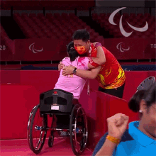 Hugging Zhou Ying GIF - Hugging Zhou Ying China Team GIFs
