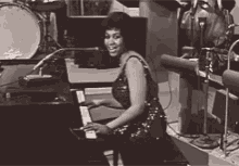 Aretha Franklin Piano GIF - Aretha Franklin Piano GIFs