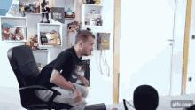 Squeezie Hanche GIF