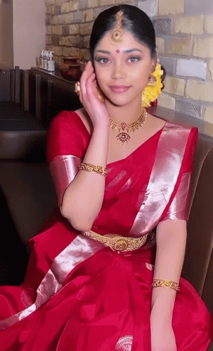 Indian Redsaree GIF - Indian Redsaree - Descobrir e Compartilhar GIFs