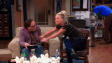 Excited Kelly Cuoco GIF - Excited Kelly Cuoco Johnny Galecki GIFs
