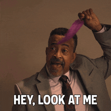 Hey Look At Me Tim Meadows GIF - Hey Look At Me Tim Meadows I Think You Should Leave With Tim Robinson GIFs