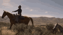 Riding A Horse Phil Burbank GIF - Riding A Horse Phil Burbank Peter GIFs