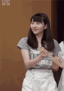 尾形 春菜 Haruna Ogata モーニング娘　触る GIF - Haruna Ogata Morning Musume GIFs