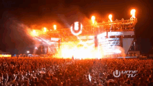 Party Time Crowded GIF - Party Time Crowded The Chainsmokers GIFs